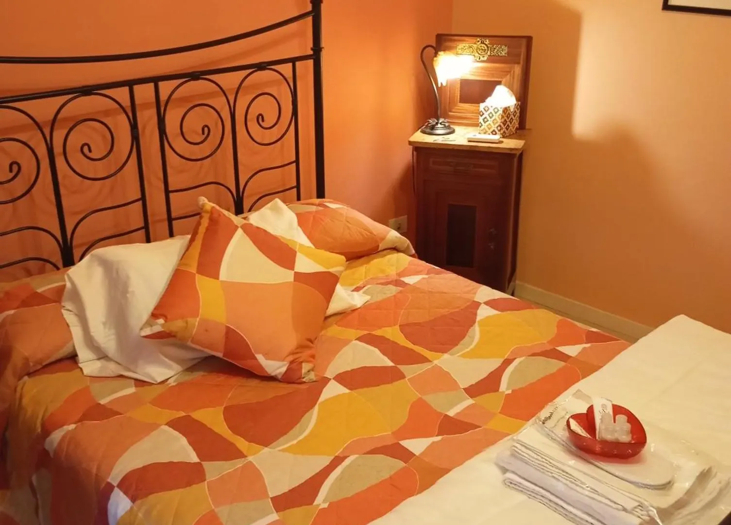 Flores Home, Vintage Charm Near City Center & Navigli Apartment