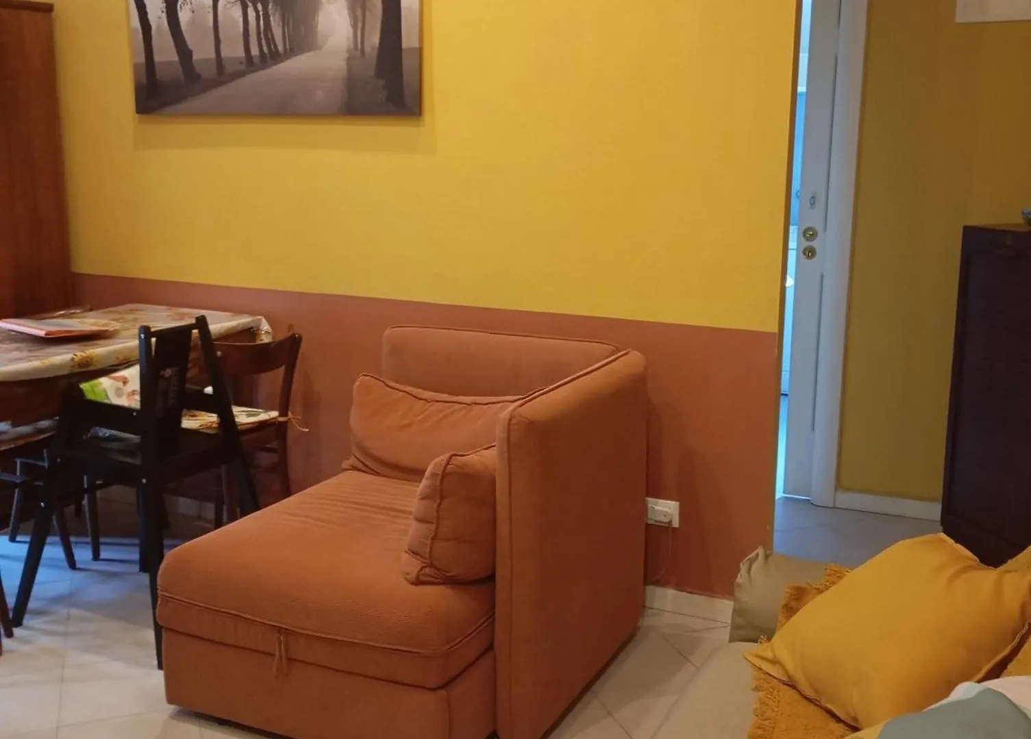 Flores Home, Vintage Charm Near City Center & Navigli Apartment Milan