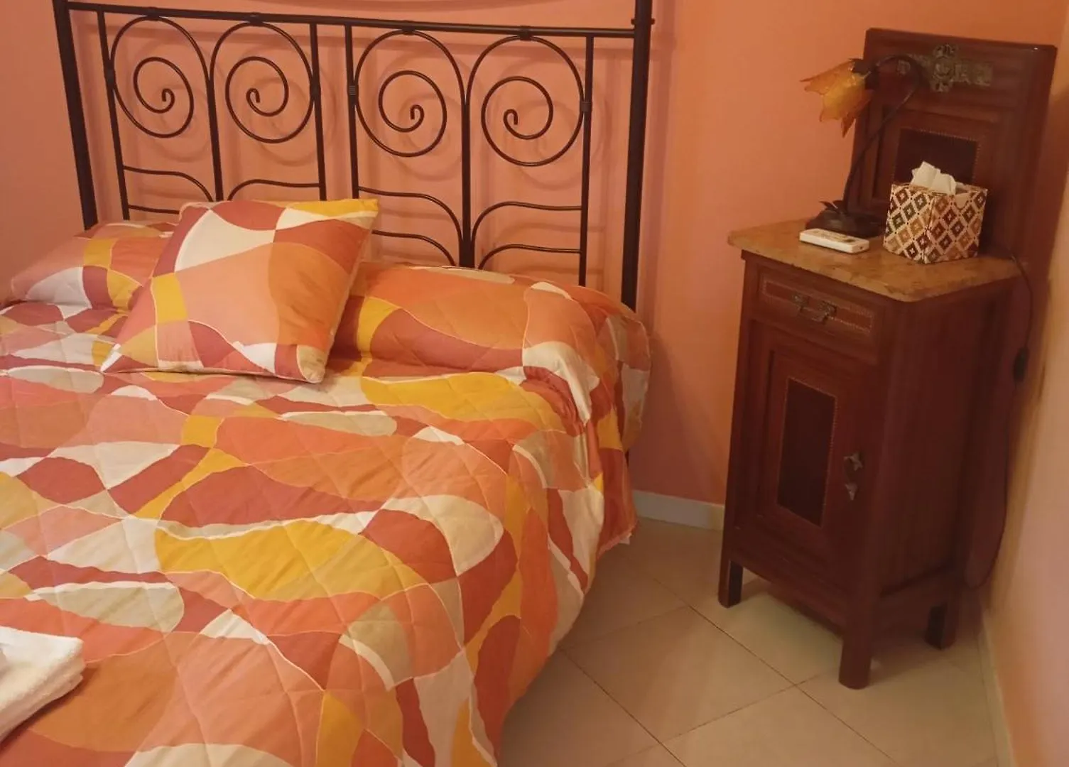 Apartment Flores Home, Vintage Charm Near City Center & Navigli Italy