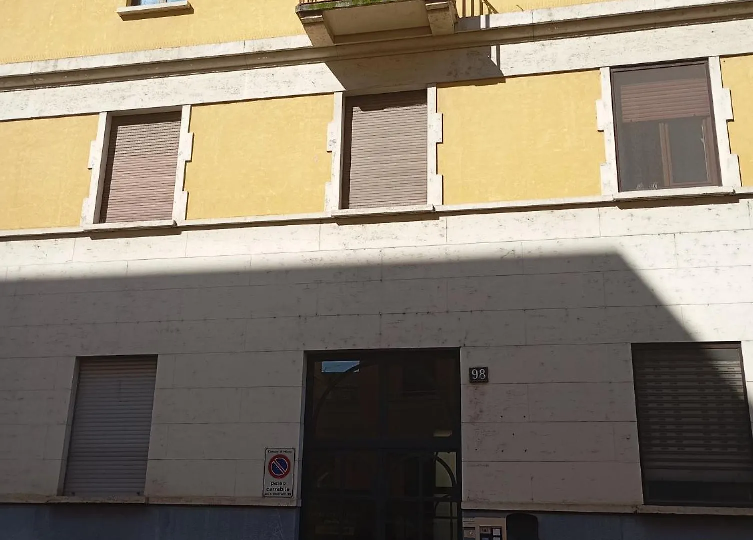 Apartment Flores Home, Vintage Charm Near City Center & Navigli Italy