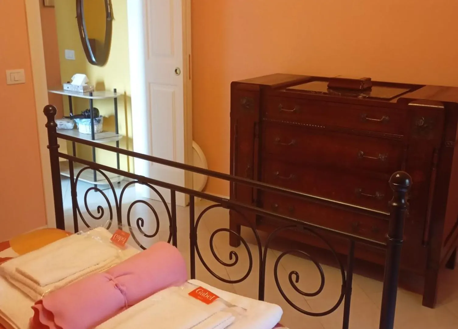 Flores Home, Vintage Charm Near City Center & Navigli Milán